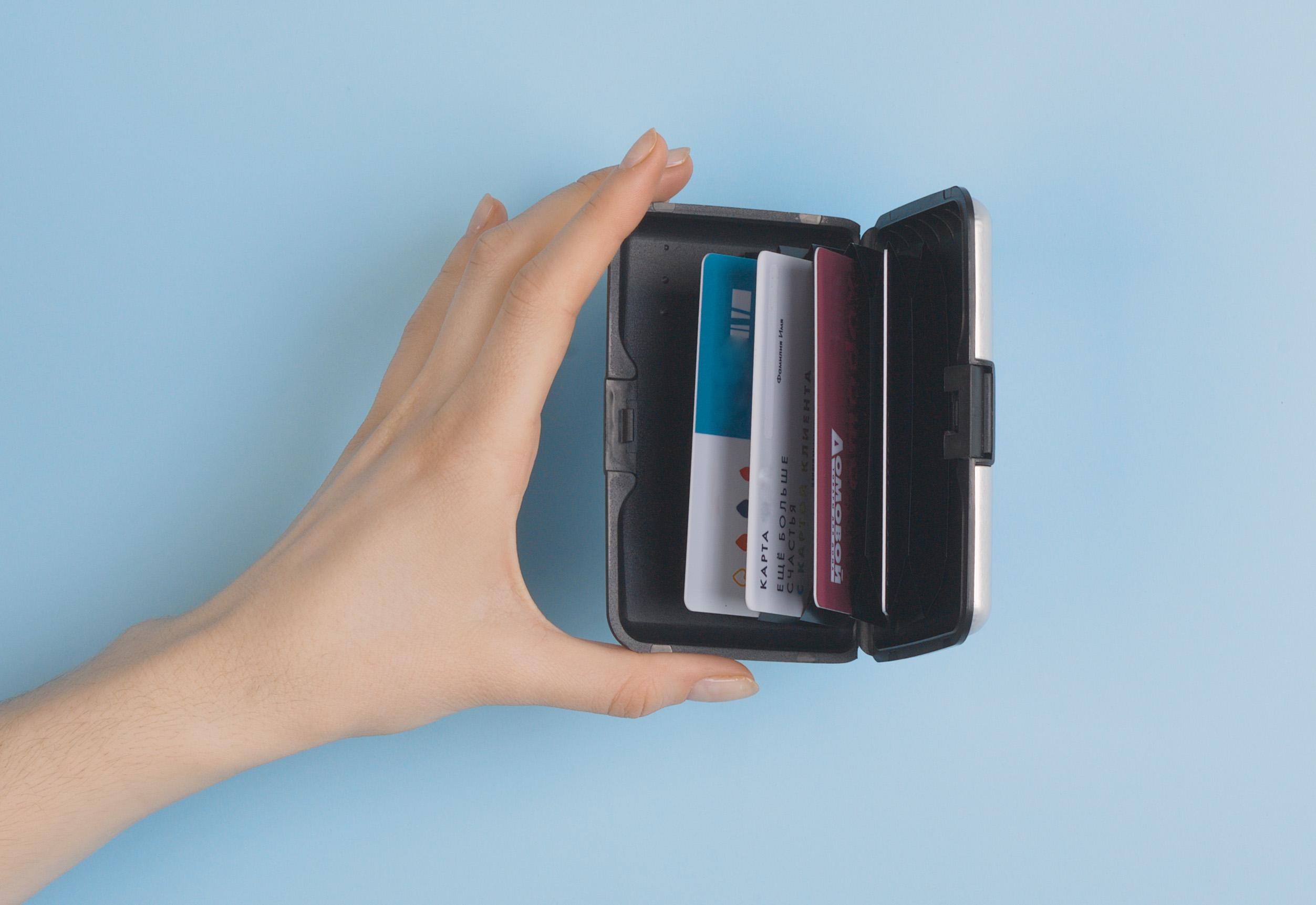 Футляр "Trust" для банковских карт и визиток с RFID - защитой от считывания данных, серебристый-3