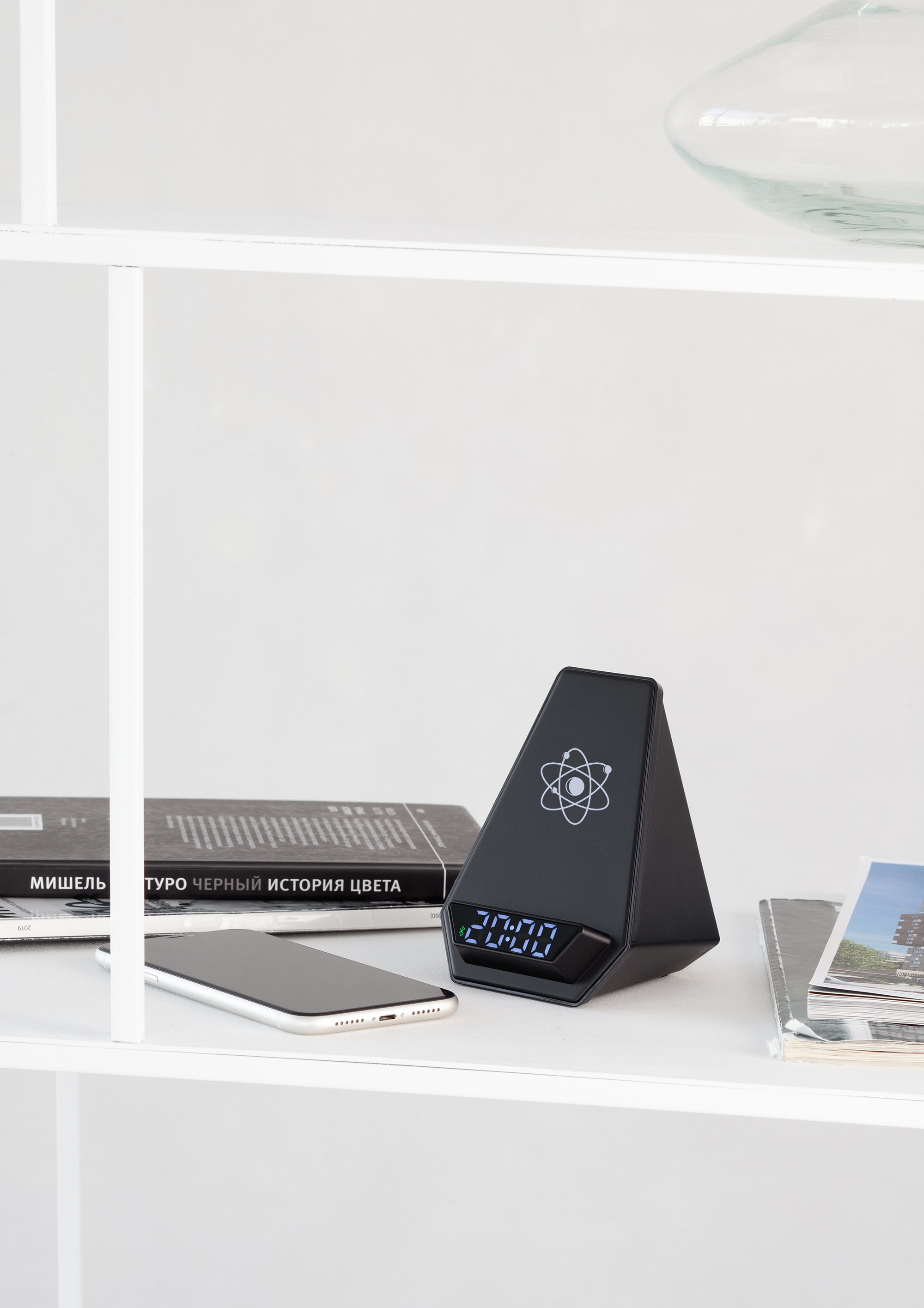 Настольная Bluetooth колонка (3Вт) "Smart Pyramid" с часами и беспроводным (15W) зарядным устройством, с подсветкой логотипа-8