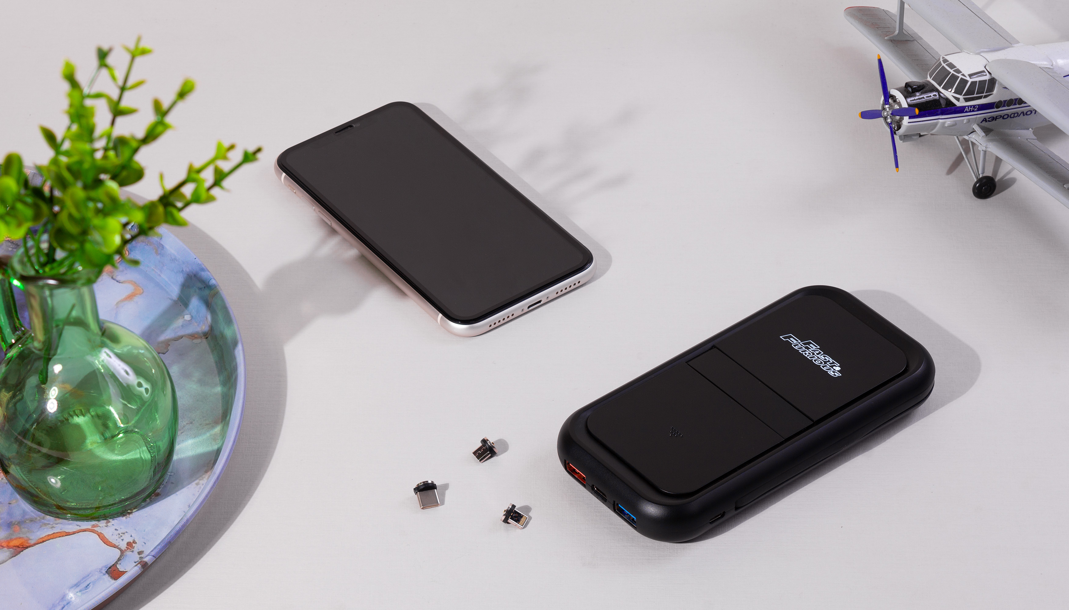 Беспроводное ЗУ "Fast & Furious", 10000 mAh, с быстрой (22.5W/15W) зарядкой, с магнитным кабелем и набором переходников, с подсветкой логотипа-1