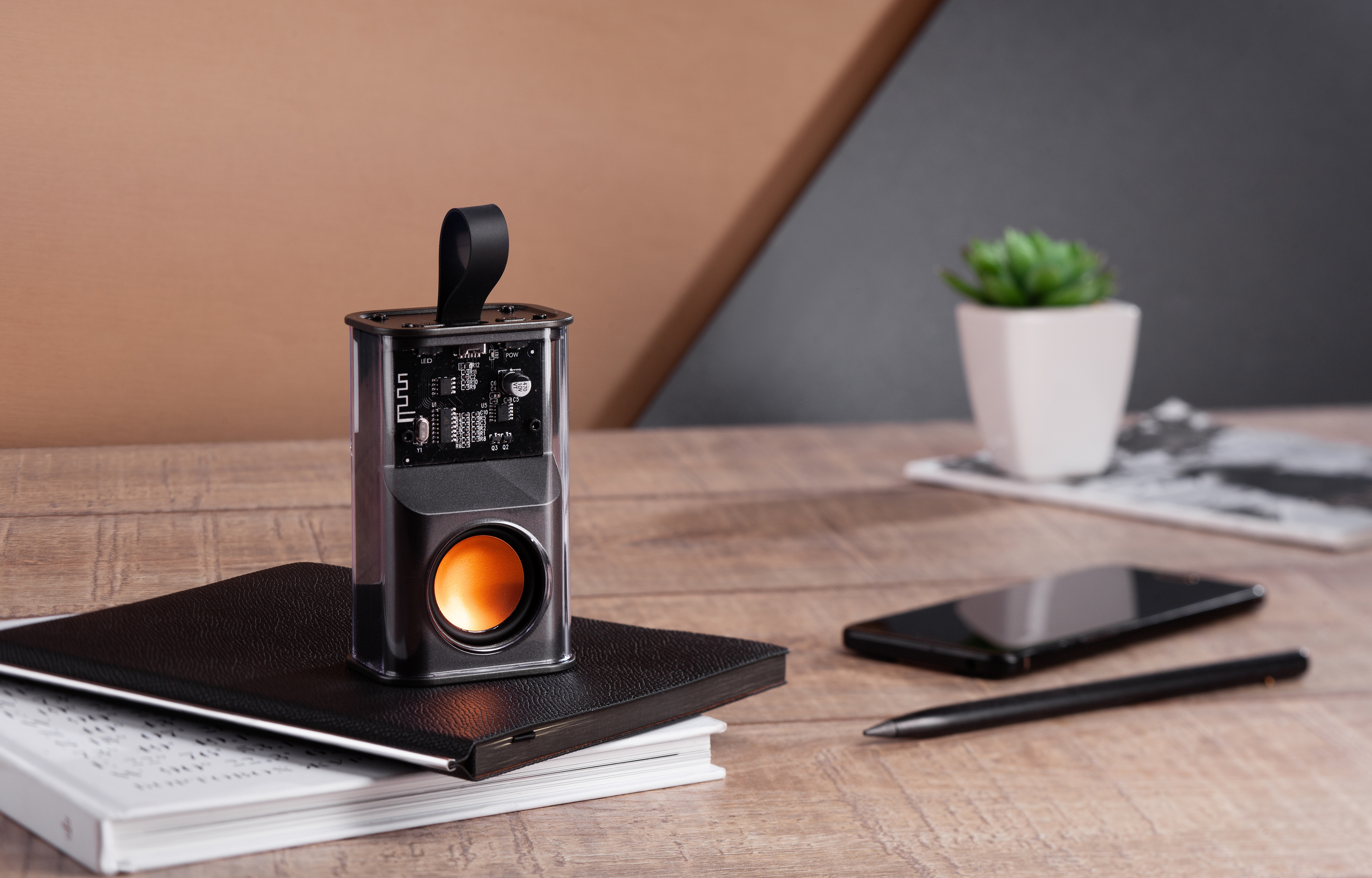 Bluetooth колонка "Hi-Fi" 5Вт с разноцветной подсветкой и прозрачным корпусом-7