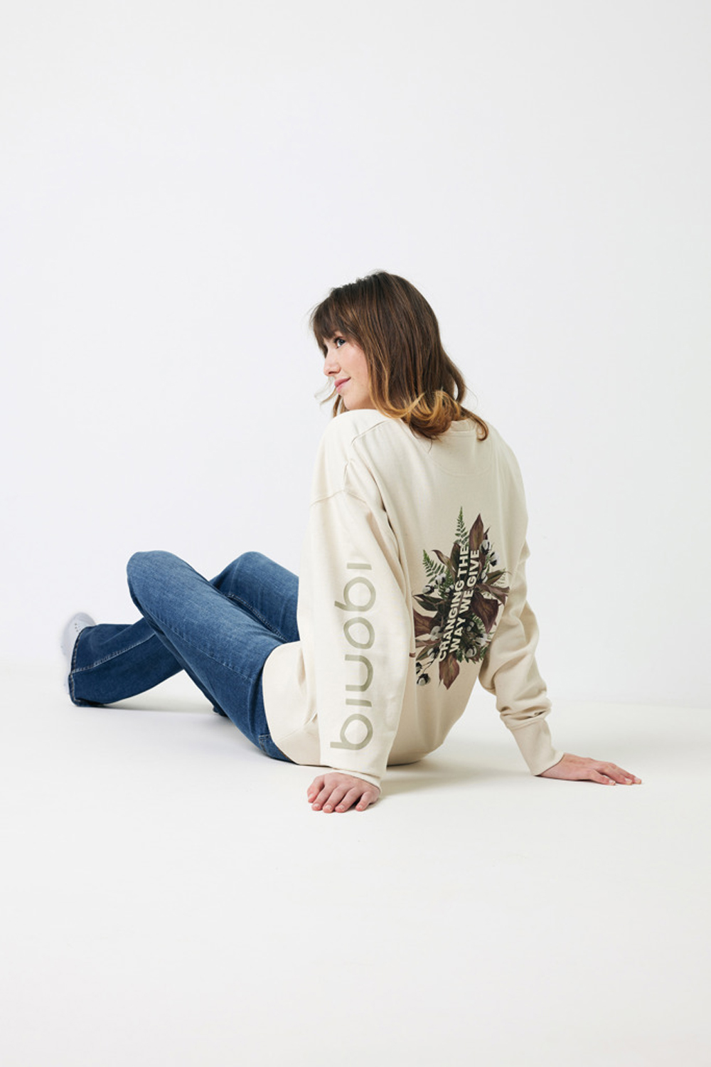Свитшот Iqoniq Kruger из переработанного хлопка, свободный крой, унисекс, 340 г/м²-6