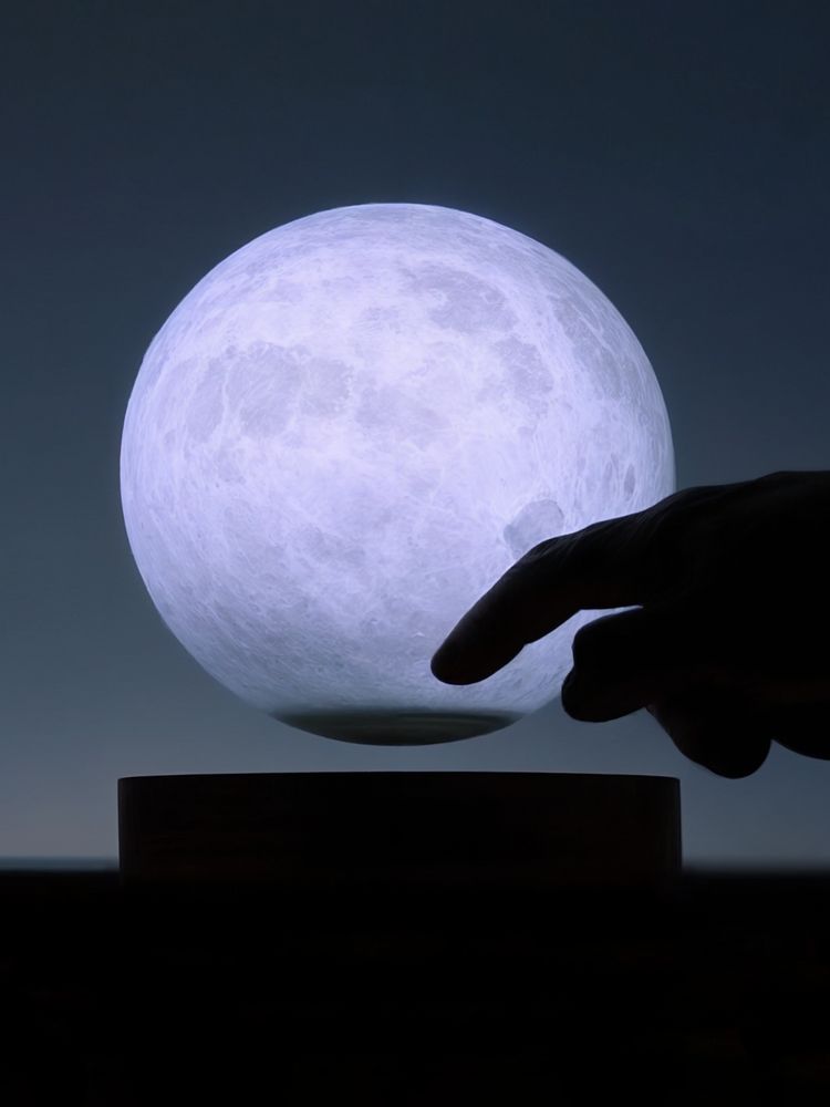 Левитирующая луна MoonFlight с деревянной подставкой-2