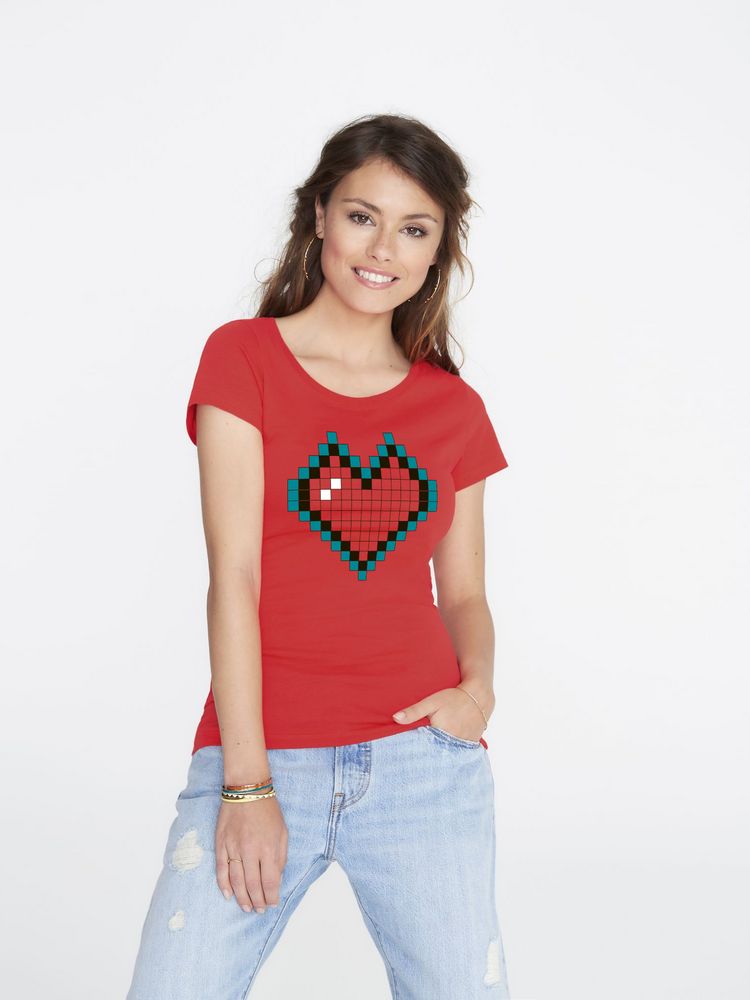 Футболка женская Pixel Heart, красная-1