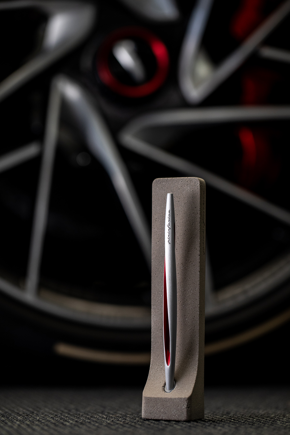 Вечная ручка Pininfarina Aero RED-10